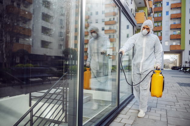 limpieza-desinfeccion-exterior-alrededor-edificios-epidemia-covid-19-equipos-sesion-esfuerzos-desinfeccion-prevencion-infecciones-control-epidemias-e-traje-mascara_232070-8160 limpieza-desinfeccion-exterior-alrededor-edificios-epidemia-covid-19-equipos-sesion-esfuerzos-desinfeccion-prevencion-infecciones-control-epidemias-e-traje-mascara_232070-8160